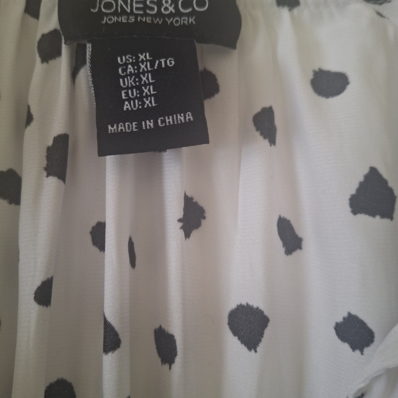 Jones New York White Blouse with Black Spot Print and Tie Detail - Picture 5 of 5